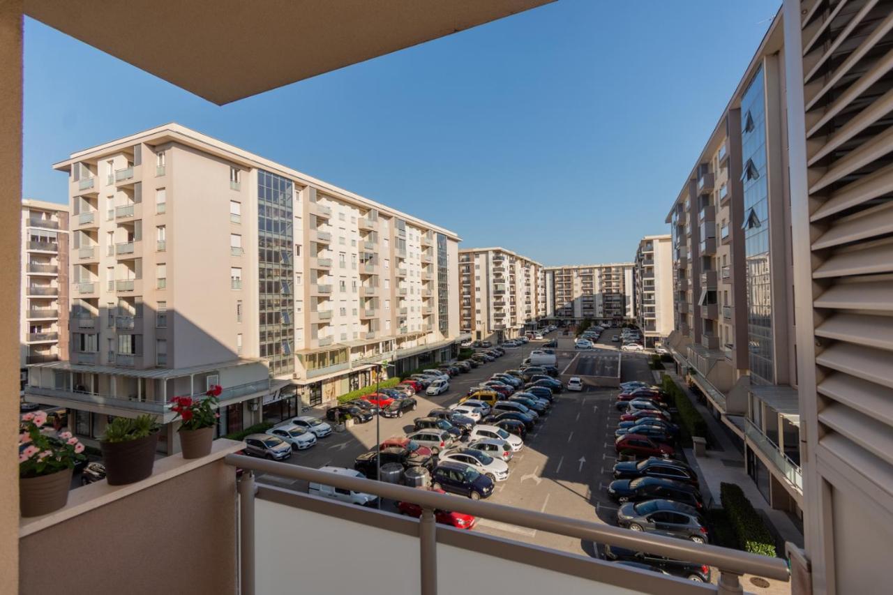 Lux City Apartment With Parking Podgorica Luaran gambar